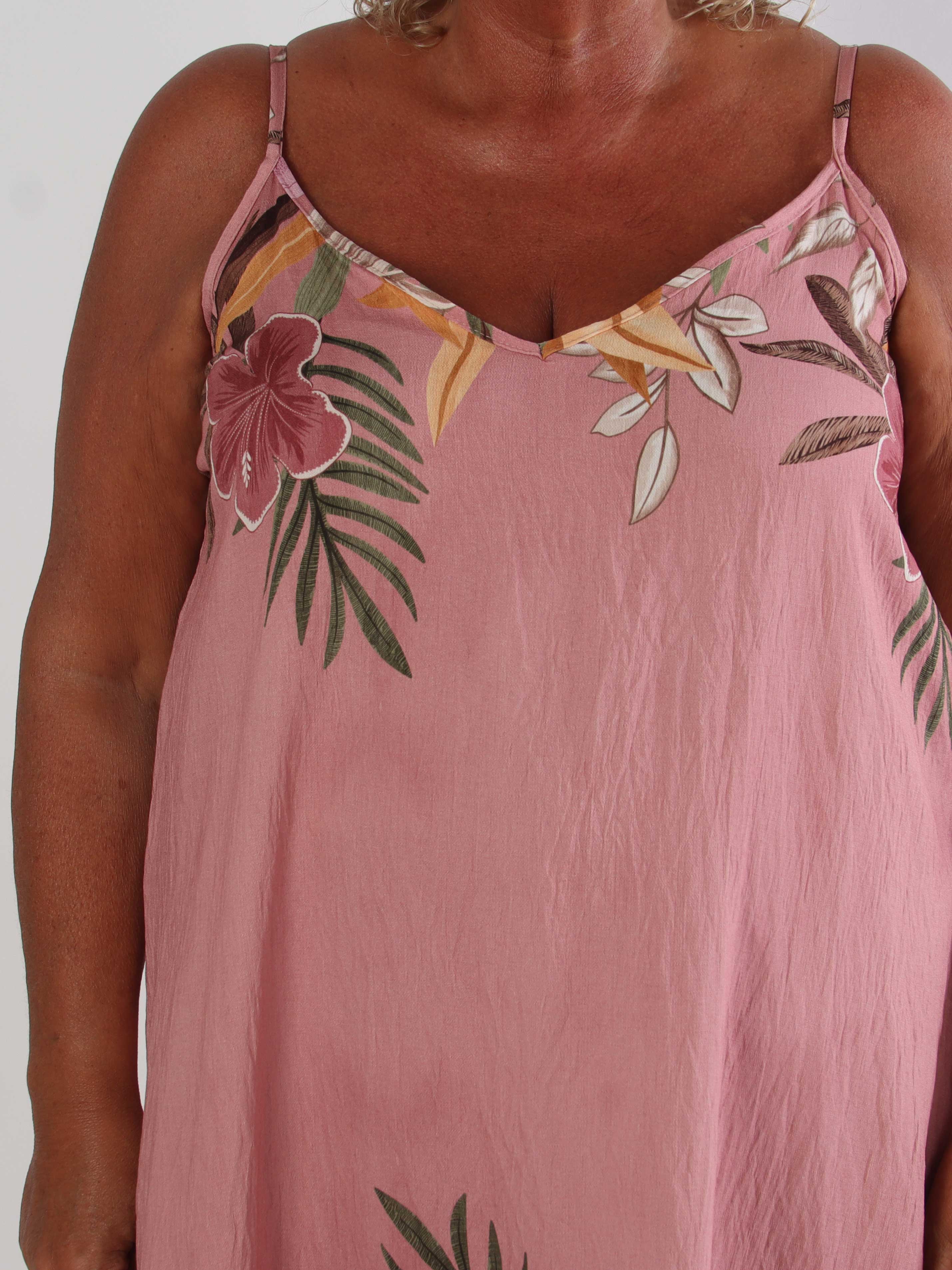 Fahima - Sød plus size stropkjole i viskose med eksotiske blomstermotiver